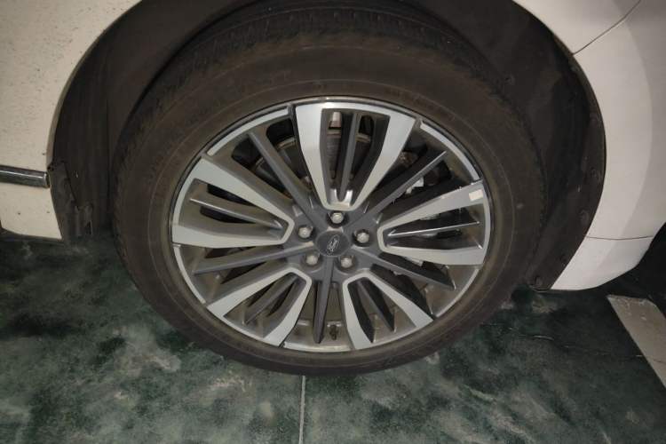 Used Ford Edge 2021 PLUS EcoBoost 245 Two-Wheel-Drive Titanium 7-Seater Right Front Wheel Hub