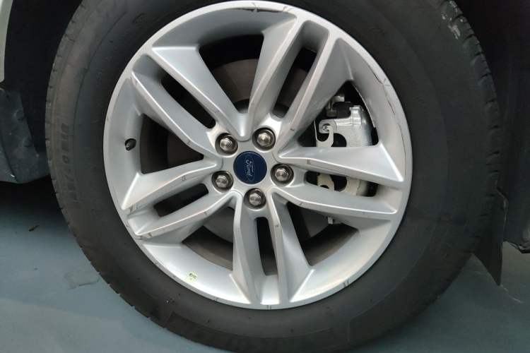 Used Ford Edge 2021 PLUS EcoBoost 245 Two-Wheel-Drive Elite 5-Seater Right Front Wheel Hub