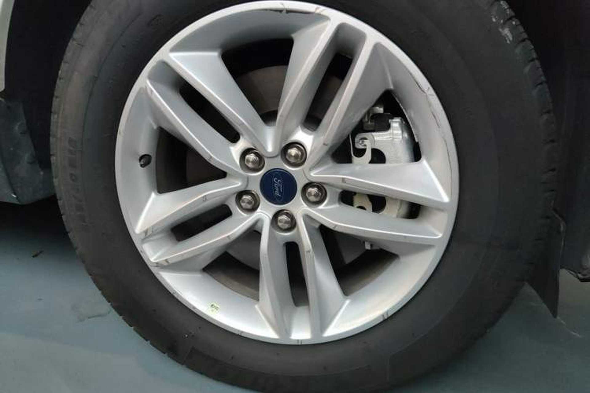 Used Ford Edge 2021 PLUS EcoBoost 245 Two-Wheel-Drive Elite 5-Seater Right Front Wheel Hub