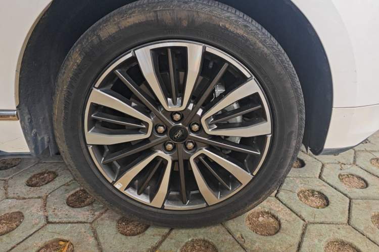 Used Ford Edge 2021 PLUS EcoBoost 245 Two-Wheel-Drive Titanium 7-Seater Right Front Wheel Hub