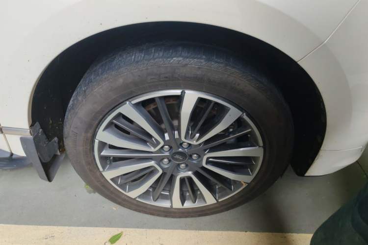 Used Ford Edge 2021 PLUS EcoBoost 245 Two-Wheel-Drive Titanium 7-Seater Right Front Wheel Hub