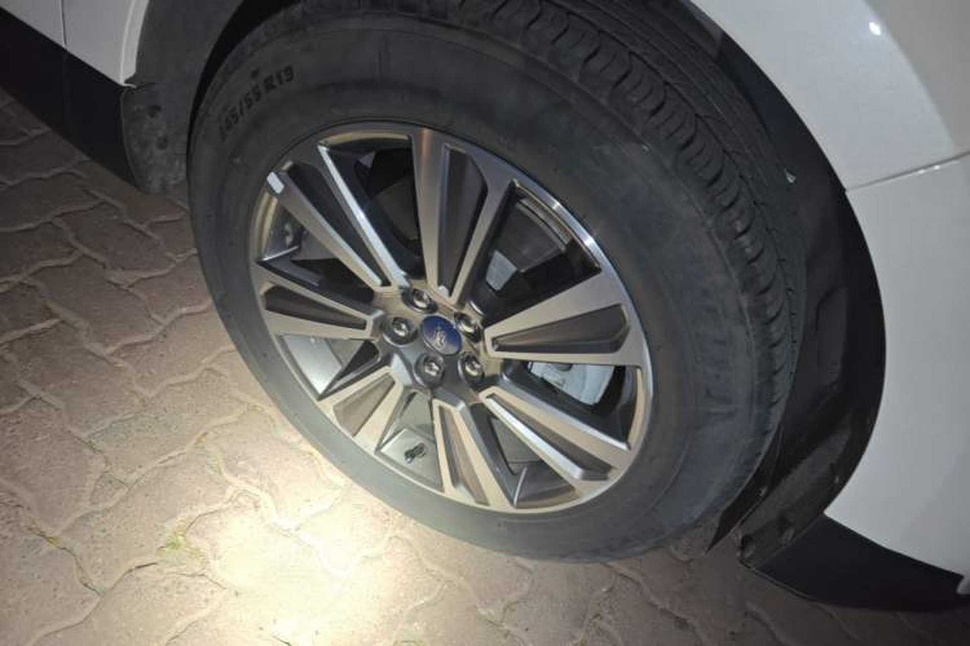 Used Ford Edge 2021 PLUS EcoBoost 245 Two-Wheel-Drive Platinum Edition 5 Seats Right Front Wheel Hub