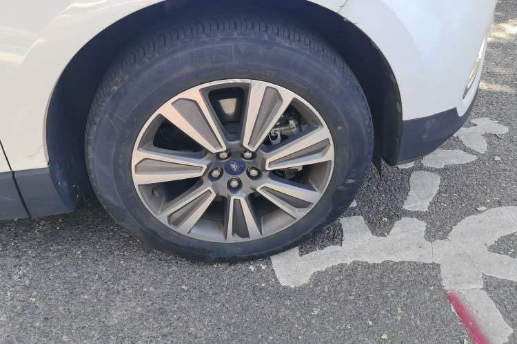 Used Ford Edge 2021 PLUS EcoBoost 245 Two-Wheel-Drive Platinum Edition 5 Seats Right Front Wheel Hub