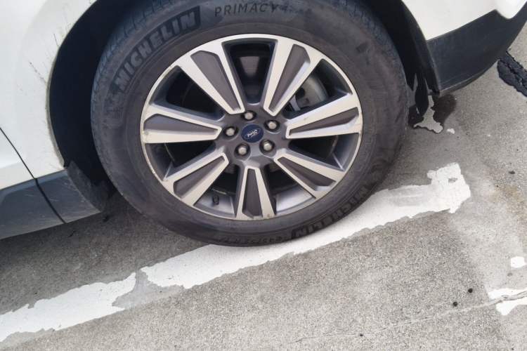Used Ford Edge 2021 PLUS EcoBoost 245 Two-Wheel-Drive Platinum Edition 5 Seats Right Front Wheel Hub