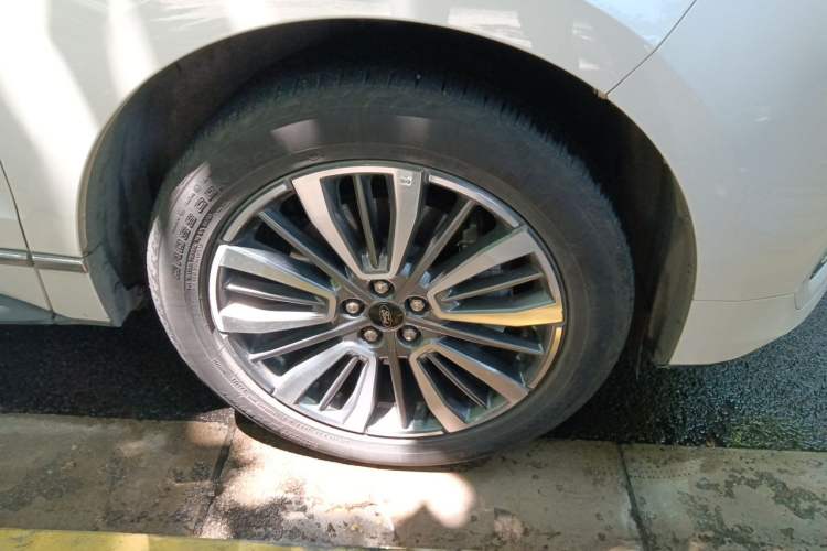 Used Ford Edge 2021 PLUS EcoBoost 245 Two-Wheel-Drive Titanium 7-Seater Right Front Wheel Hub