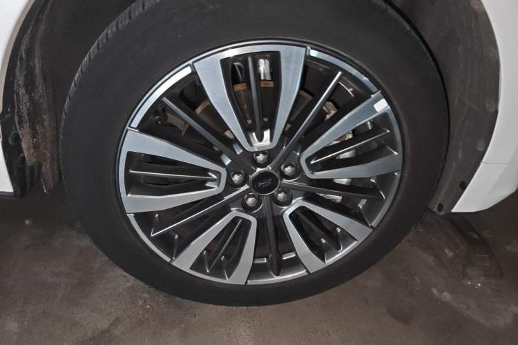 Used Ford Edge 2021 Facelifted PLUS EcoBoost 245 Two-Wheel Drive XLT 7-Seater Right Front Wheel Hub