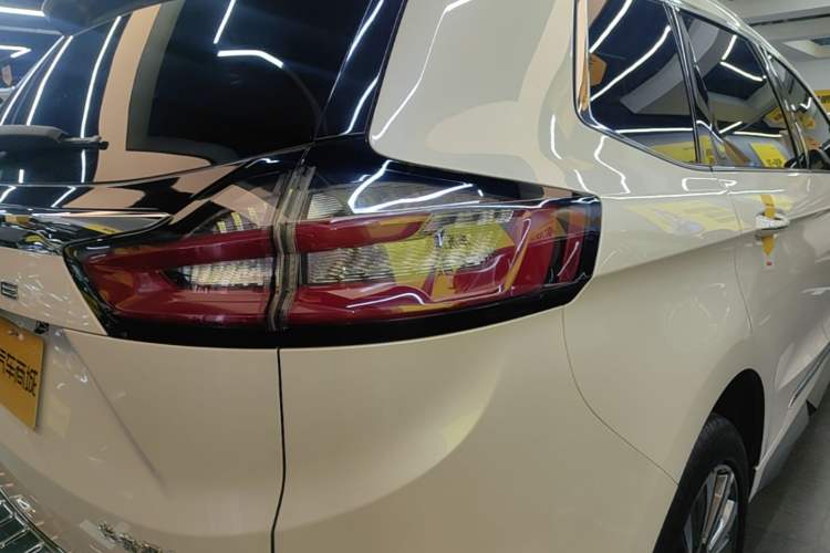 Used Ford Edge 2021 PLUS EcoBoost 245 Two-Wheel-Drive Titanium 7-Seater Right Rear Taillight