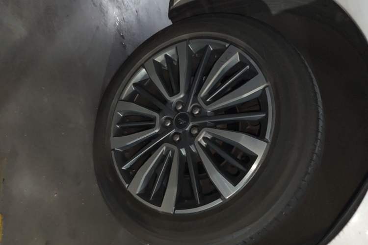 Used Ford Edge 2021 PLUS EcoBoost 245 Two-Wheel-Drive Titanium 7-Seater Right Rear Wheel Hub