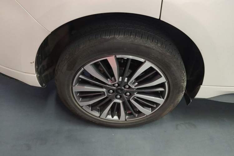 Used Ford Edge 2021 PLUS EcoBoost 245 Two-Wheel-Drive Titanium 7-Seater Right Rear Wheel Hub