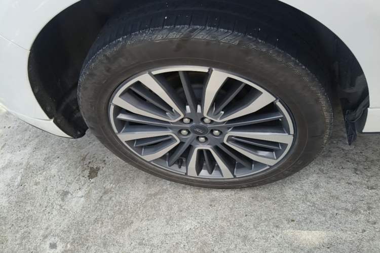 Used Ford Edge 2021 PLUS EcoBoost 245 Two-Wheel-Drive Titanium 7-Seater Right Rear Wheel Hub