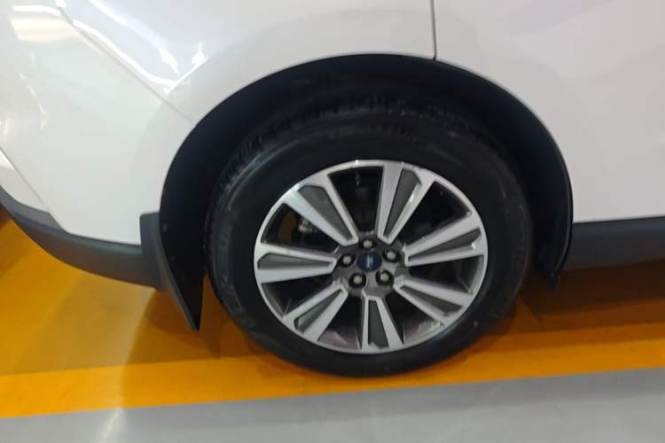 Used Ford Edge 2021 PLUS EcoBoost 245 Two-Wheel-Drive Platinum Edition 5 Seats Right Rear Wheel Hub