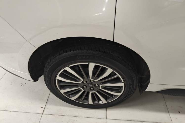 Used Ford Edge 2021 PLUS EcoBoost 245 Two-Wheel-Drive Titanium 7-Seater Right Rear Wheel Hub