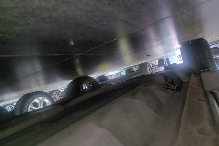 Used Ford Edge 2021 PLUS EcoBoost 245 Two-Wheel-Drive Titanium 7-Seater Right Side Sill
