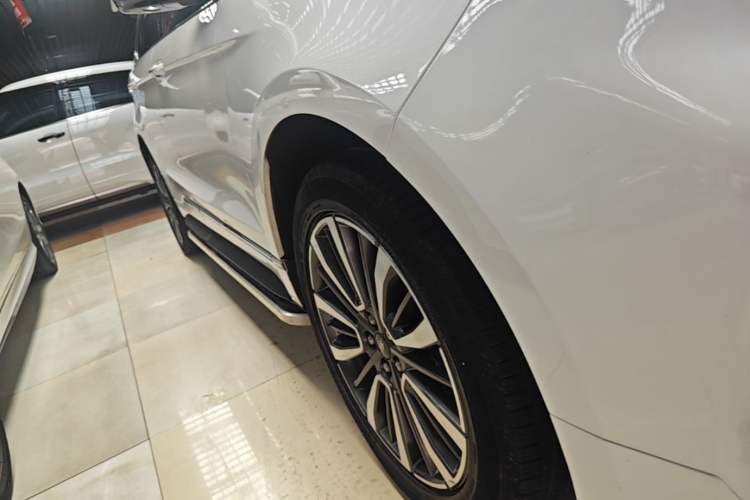 Used Ford Edge 2021 PLUS EcoBoost 245 Two-Wheel-Drive Titanium 7-Seater Right Side Sill