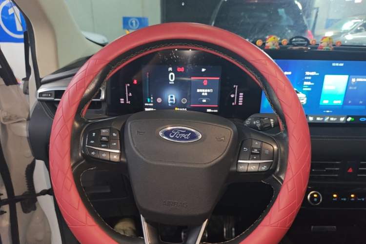 Used Ford Edge 2021 PLUS EcoBoost 245 Two-Wheel-Drive Titanium 7-Seater Steering Wheel