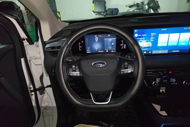 Used Ford Edge 2021 PLUS EcoBoost 245 Two-Wheel-Drive Elite 5-Seater Steering Wheel