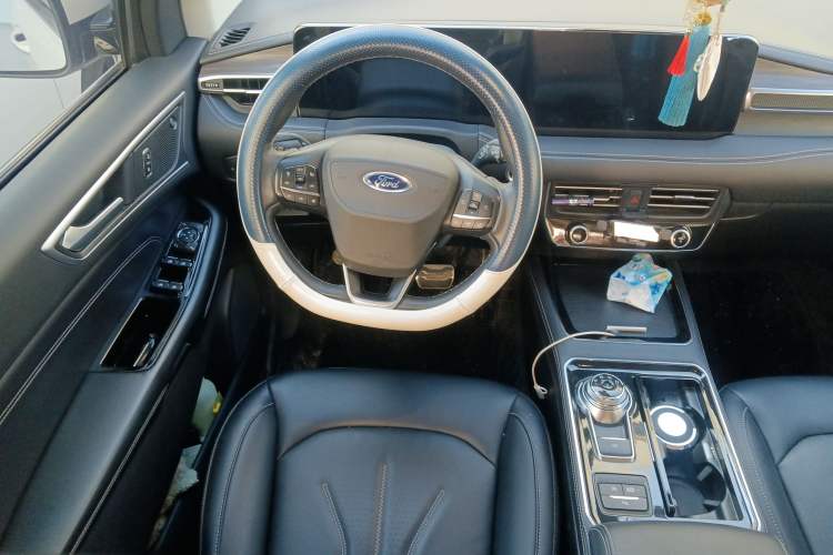 Used Ford Edge 2021 PLUS EcoBoost 245 Two-Wheel-Drive Titanium 7-Seater Steering Wheel