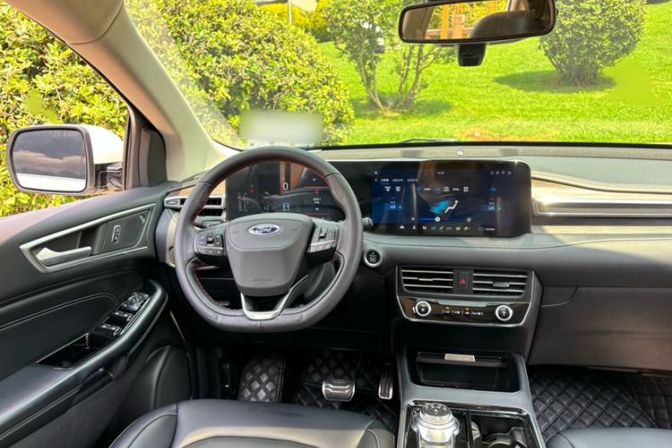 Used Ford Edge 2021 PLUS EcoBoost 245 Two-Wheel-Drive Titanium 7-Seater Steering Wheel