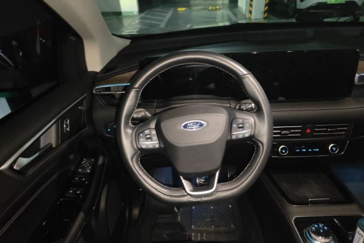 Used Ford Edge 2021 PLUS EcoBoost 245 Two-Wheel-Drive Titanium 7-Seater Steering Wheel