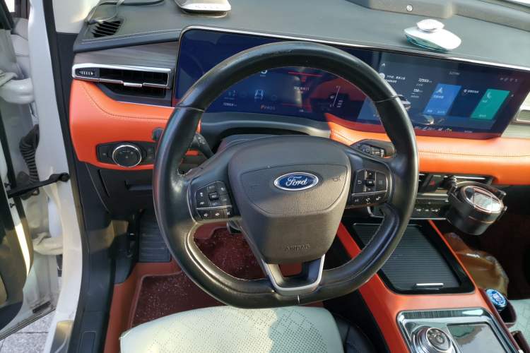Used Ford Edge 2021 PLUS EcoBoost 245 Two-Wheel-Drive Titanium 7-Seater Steering Wheel