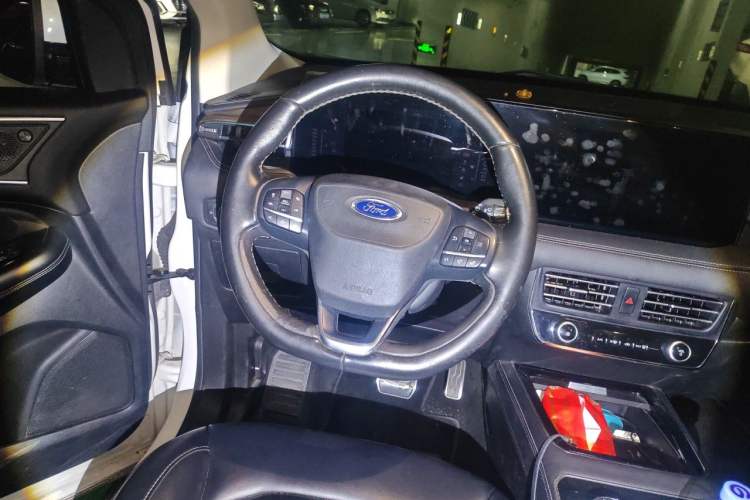Used Ford Edge 2021 PLUS EcoBoost 245 Two-Wheel-Drive Titanium 7-Seater Steering Wheel