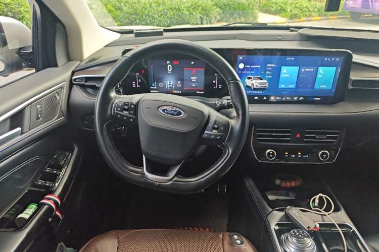 Used Ford Edge 2021 PLUS EcoBoost 245 Two-Wheel-Drive Titanium 7-Seater Steering Wheel