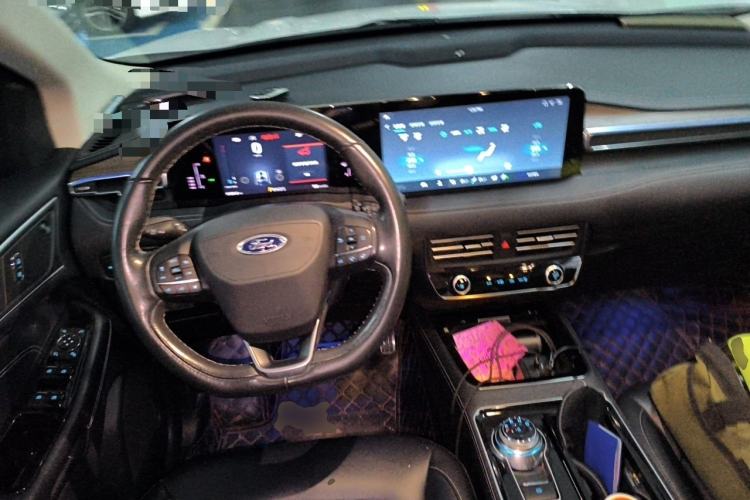 Used Ford Edge 2021 PLUS EcoBoost 245 Two-Wheel-Drive Titanium 7-Seater Steering Wheel