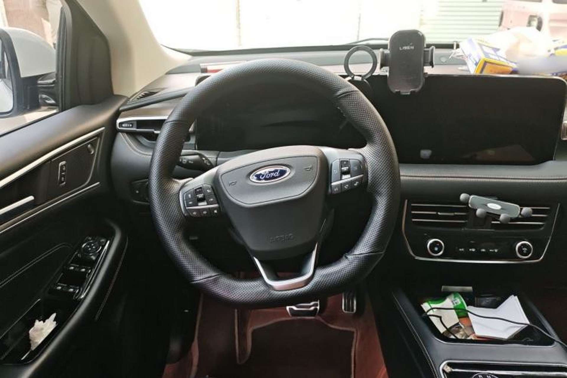 Used Ford Edge 2021 PLUS EcoBoost 245 Two-Wheel-Drive Titanium 7-Seater Steering Wheel