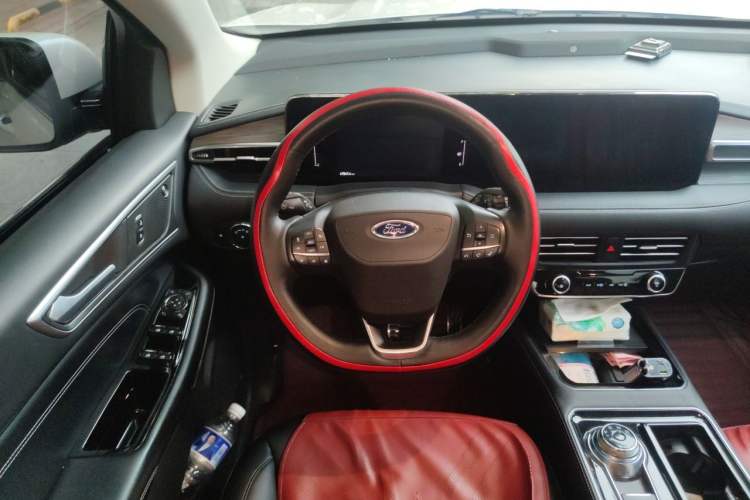 Used Ford Edge 2021 PLUS EcoBoost 245 Two-Wheel-Drive Titanium 7-Seater Steering Wheel
