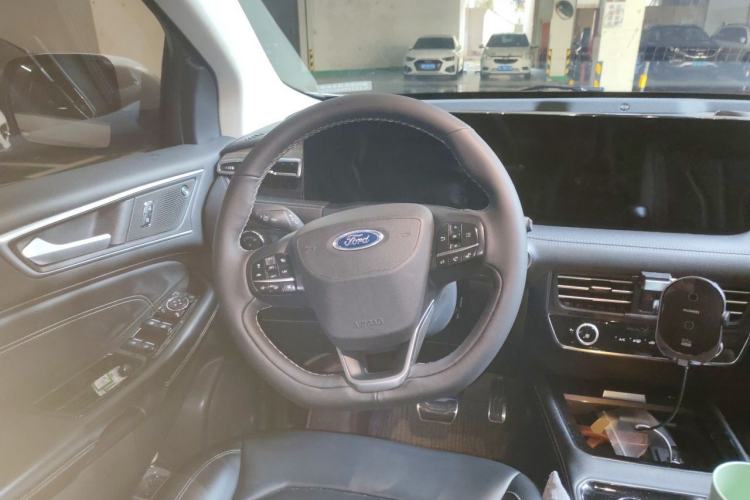 Used Ford Edge 2021 PLUS EcoBoost 245 Two-Wheel-Drive Titanium 7-Seater Steering Wheel