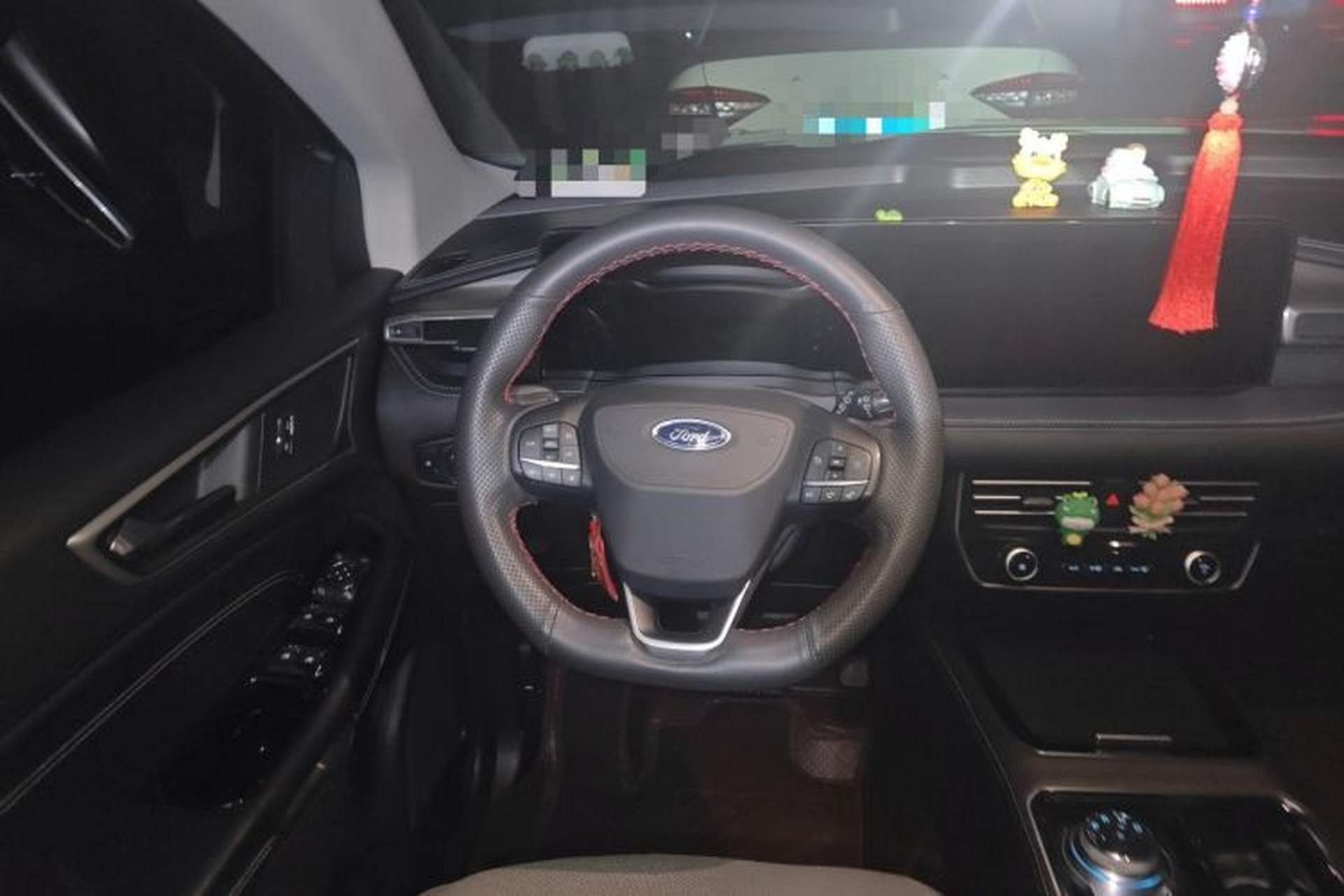 Used Ford Edge 2021 PLUS EcoBoost 245 Two-Wheel-Drive Platinum Edition 5 Seats Steering Wheel