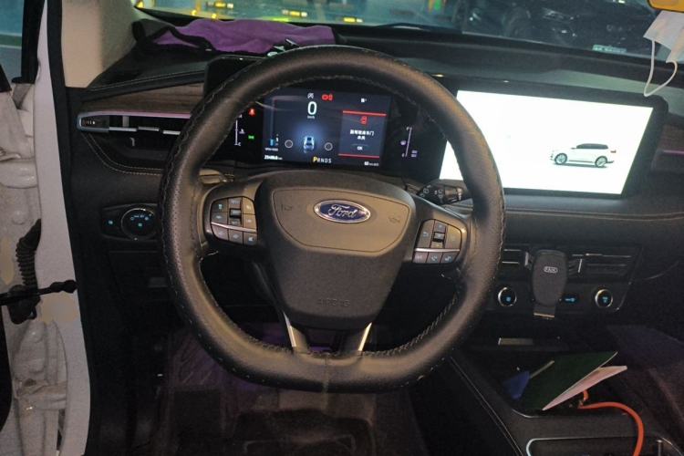 Used Ford Edge 2021 Facelifted PLUS EcoBoost 245 Two-Wheel Drive XLT 7-Seater Steering Wheel