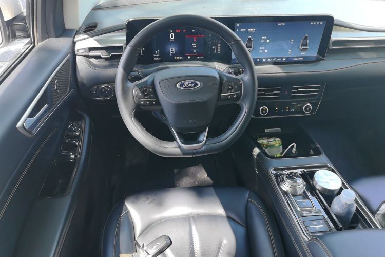 Used Ford Edge 2021 PLUS EcoBoost 245 Two-Wheel-Drive Platinum Edition 5 Seats Steering Wheel