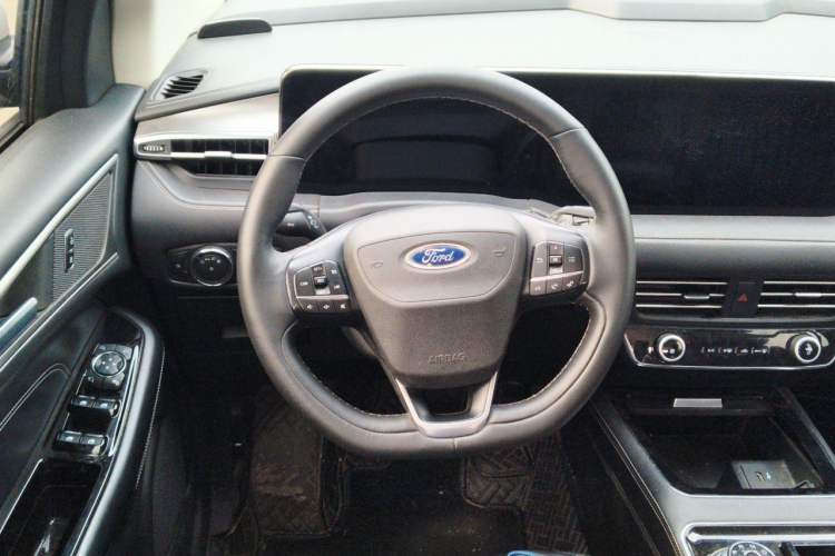Used Ford Edge 2021 PLUS EcoBoost 245 Two-Wheel-Drive Platinum Edition 5 Seats Steering Wheel