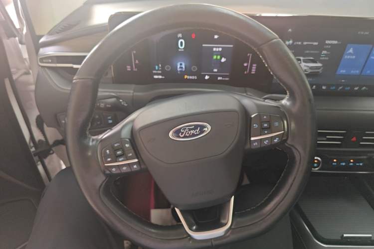 Used Ford Edge 2021 PLUS EcoBoost 245 Two-Wheel-Drive Titanium 7-Seater Steering Wheel