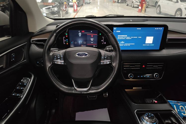 Used Ford Edge 2021 PLUS EcoBoost 245 Two-Wheel-Drive Titanium 7-Seater Steering Wheel