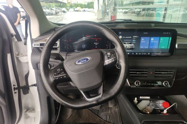 Used Ford Edge 2021 PLUS EcoBoost 245 Two-Wheel-Drive Platinum Edition 5 Seats Steering Wheel