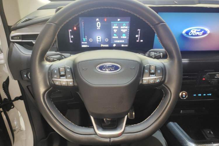 Used Ford Edge 2021 Facelifted PLUS EcoBoost 245 Two-Wheel Drive XLT 7-Seater Steering Wheel