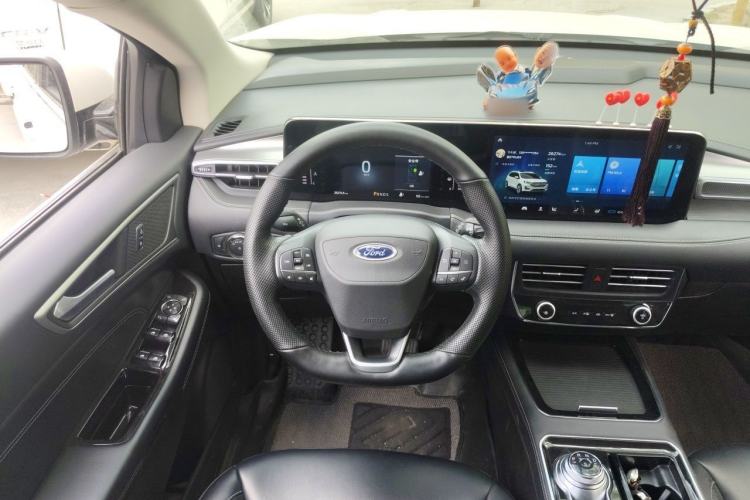 Used Ford Edge 2021 PLUS EcoBoost 245 Two-Wheel-Drive Platinum Edition 5 Seats Steering Wheel