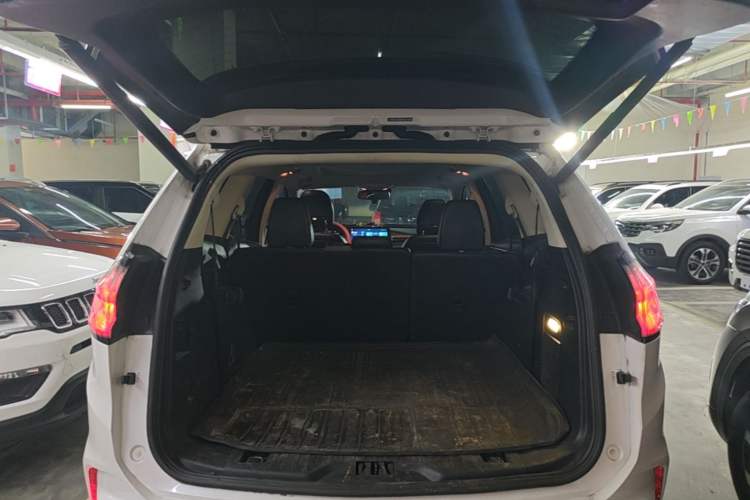 Used Ford Edge 2021 PLUS EcoBoost 245 Two-Wheel-Drive Titanium 7-Seater Trunk