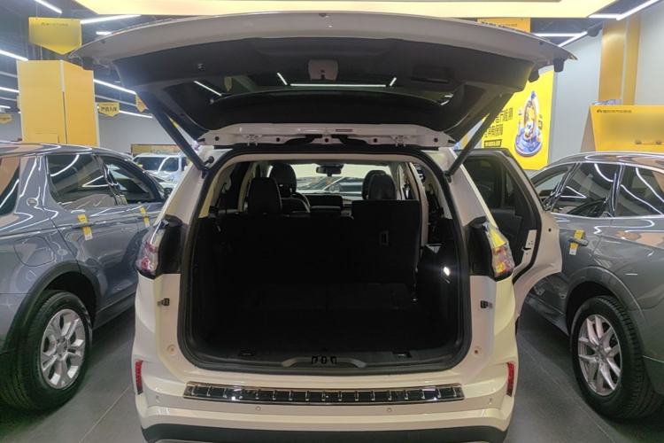 Used Ford Edge 2021 PLUS EcoBoost 245 Two-Wheel-Drive Titanium 7-Seater Trunk