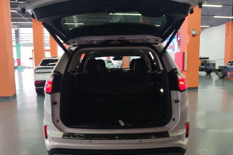 Used Ford Edge 2021 PLUS EcoBoost 245 Two-Wheel-Drive Titanium 7-Seater Trunk