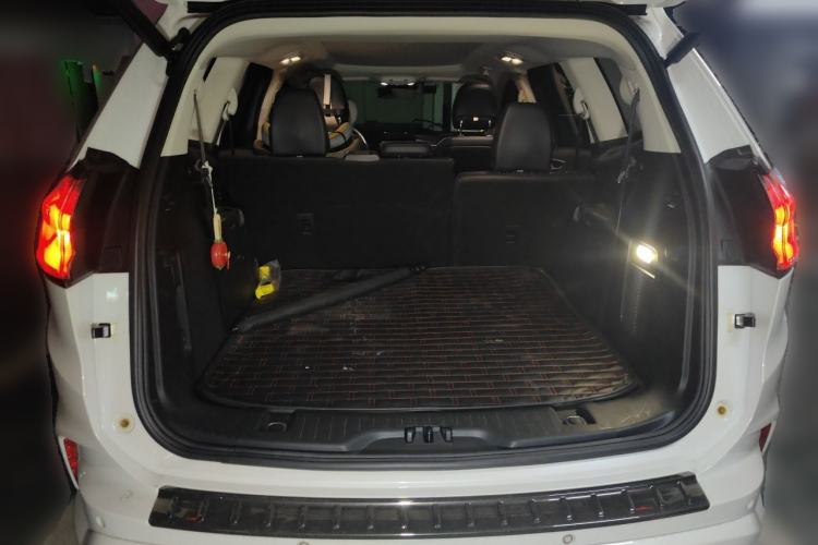 Used Ford Edge 2021 PLUS EcoBoost 245 Two-Wheel-Drive Titanium 7-Seater Trunk