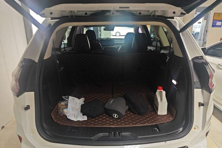 Used Ford Edge 2021 PLUS EcoBoost 245 Two-Wheel-Drive Titanium 7-Seater Trunk