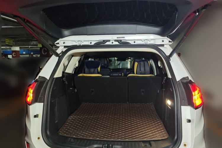 Used Ford Edge 2021 PLUS EcoBoost 245 Two-Wheel-Drive Titanium 7-Seater Trunk