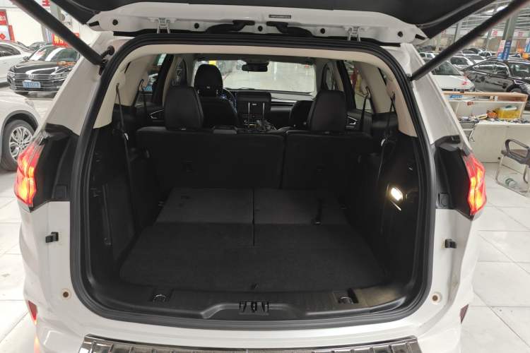 Used Ford Edge 2021 PLUS EcoBoost 245 Two-Wheel-Drive Titanium 7-Seater Trunk