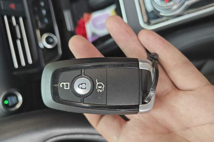 Used Ford Edge 2021 PLUS EcoBoost 245 Two-Wheel-Drive Titanium 7-Seater Vehicle Key