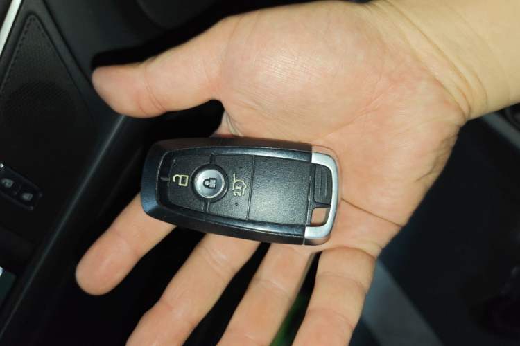 Used Ford Edge 2021 PLUS EcoBoost 245 Two-Wheel-Drive Elite 5-Seater Vehicle Key