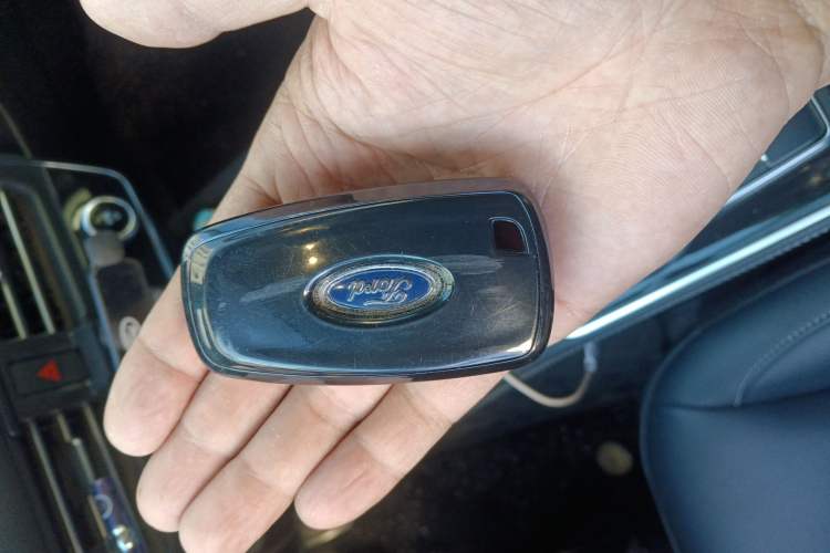 Used Ford Edge 2021 PLUS EcoBoost 245 Two-Wheel-Drive Titanium 7-Seater Vehicle Key