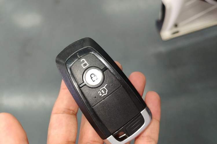 Used Ford Edge 2021 PLUS EcoBoost 245 Two-Wheel-Drive Titanium 7-Seater Vehicle Key